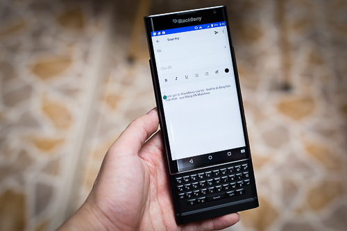 5-BlackBerry-Priv-VnE-7783-6402-1464564909