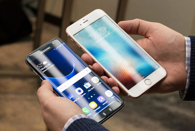 apple-bat-ngo-that-thu-truoc-samsung-ngay-tren-san-nha