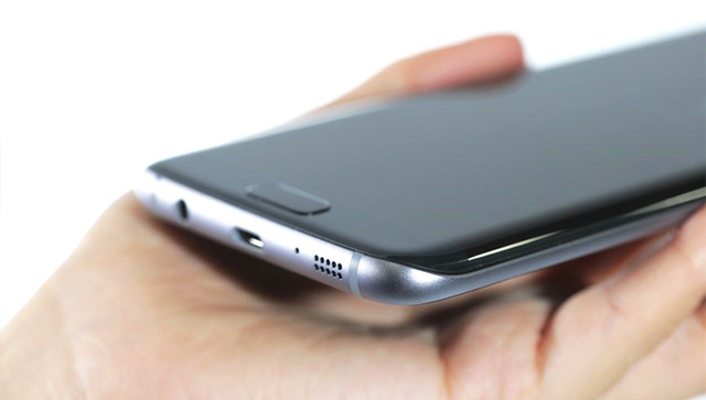 Chẳng ngại dính nước với Galaxy S7