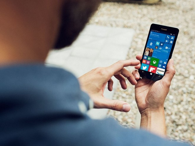 dai-ly-can-rang-xa-hang-lumia-950-giam-gia-con-8-trieu (1)