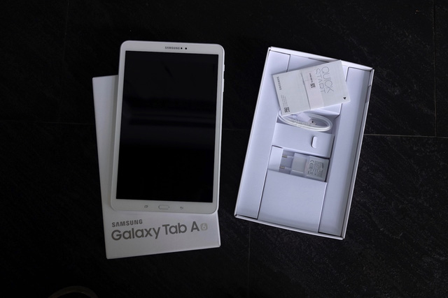 Đập hộp máy tính bảng giải trí Samsung Galaxy Tab A6 10.1”