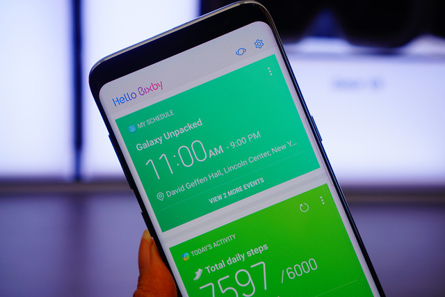 Trên tay Galaxy S8 và S8 Plus màn hình 
