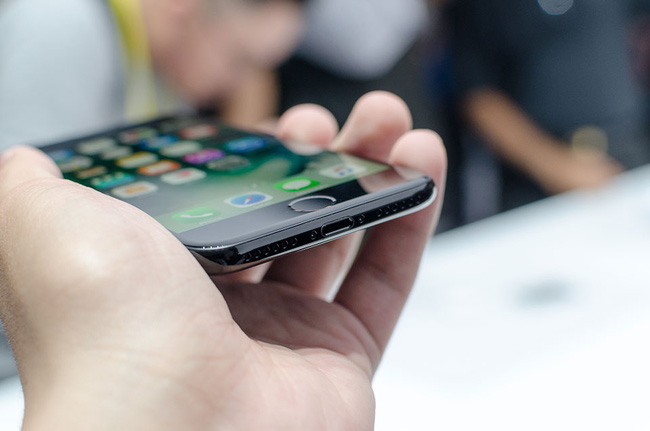 dungcheiphone7nuaiphonedoidaucungdaucoackcamtainghebinhthuong