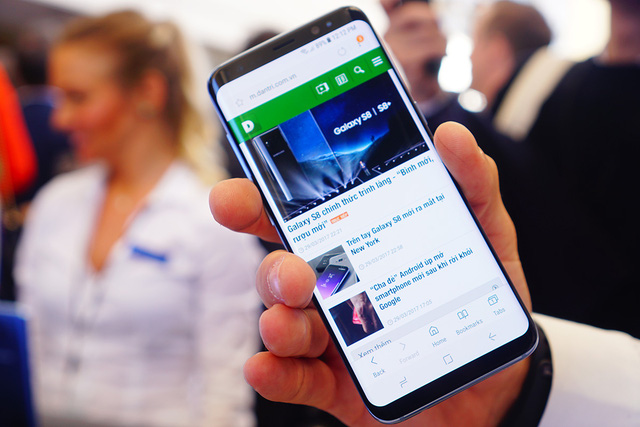 Trên tay Galaxy S8 và S8 Plus màn hình 