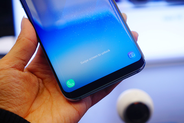 Trên tay Galaxy S8 và S8 Plus màn hình 