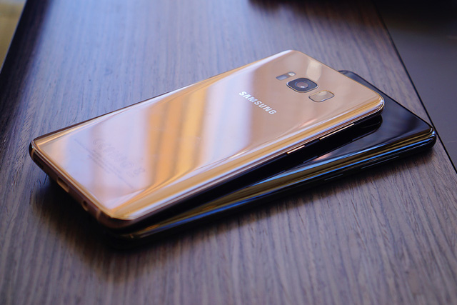 Trên tay Galaxy S8 và S8 Plus màn hình 