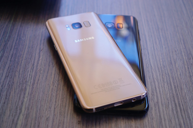Trên tay Galaxy S8 và S8 Plus màn hình 