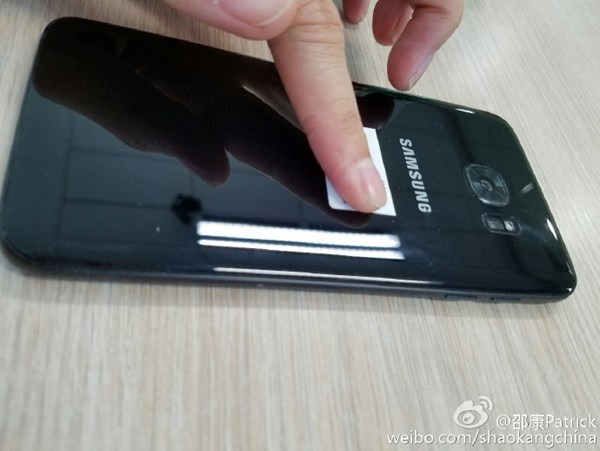 glossy-black-galaxy-s7-edge-leaks-1