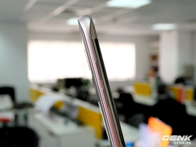 huawei-va-xiaomi-se-pha-the-doc-quyen-smartphone-man-hinh-cong-cua-samsung (1)