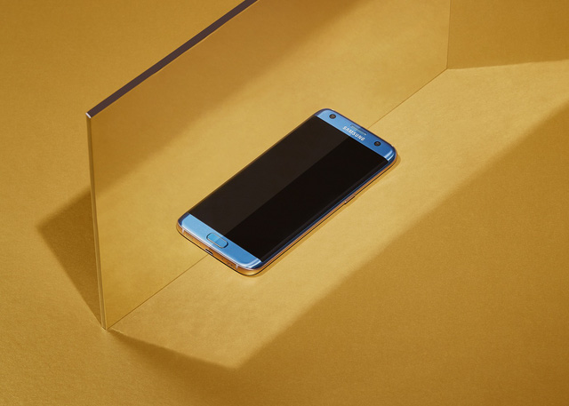 Galaxy S7 edge Xanh Coral – “siêu phẩm” của Samsung hút khách dịp cuối năm 2016
