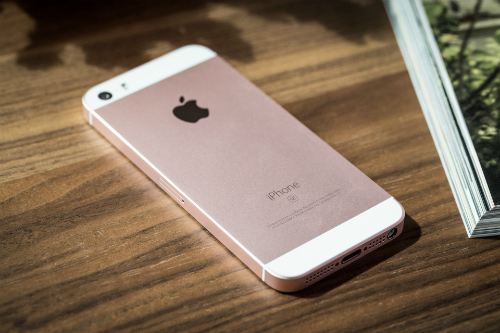 iphone-se-review-mrv-010-37-10-1135-5256-1462439807