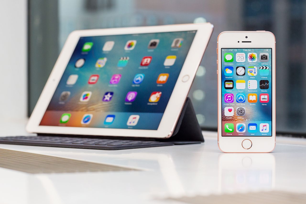 iPhone SE và iPad Pro 9,7 inch chính hãng sẽ bán ra từ tháng 5 tới