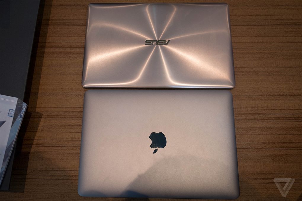 Laptop mỏng nhất thế giới của Asus đặt cạnh Macbook mới nhất của Apple
