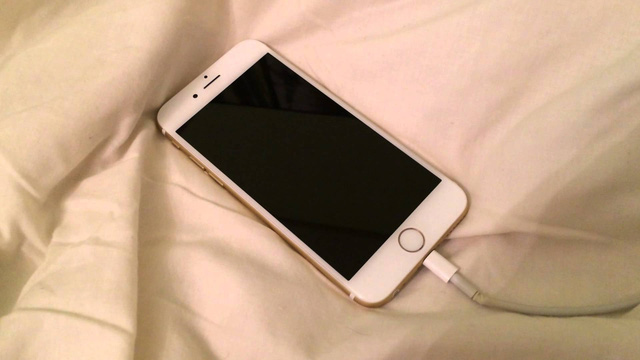 Apple hứa sẽ thay thế pin cho các máy iPhone 6 và 6s bị 