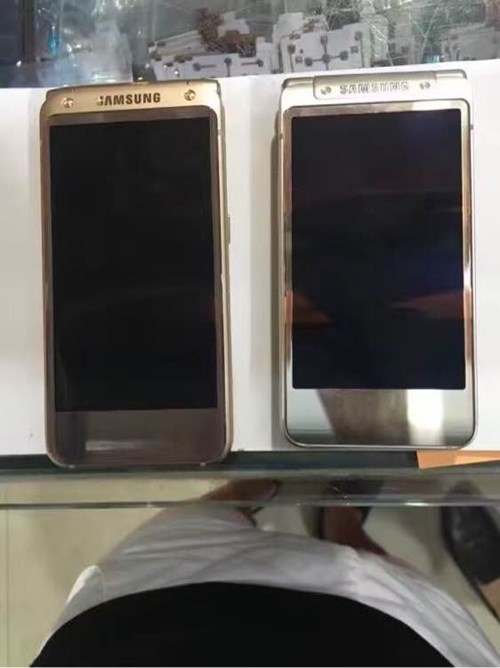 more-leaked-images-of-samsungs-high-end-android-clamshell