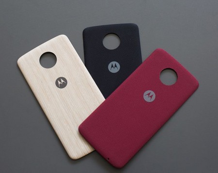 Motorola ra mắt bộ đôi smartphone với khả năng nâng cấp phần cứng tiện lợi