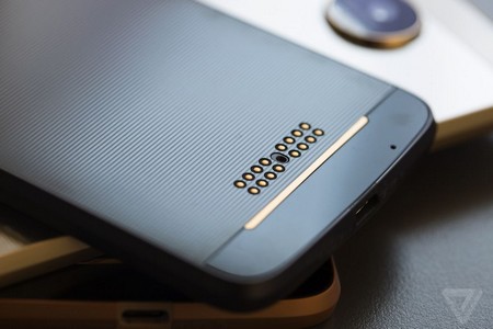 Motorola ra mắt bộ đôi smartphone với khả năng nâng cấp phần cứng tiện lợi