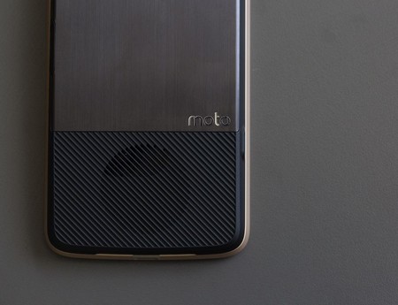 Motorola ra mắt bộ đôi smartphone với khả năng nâng cấp phần cứng tiện lợi