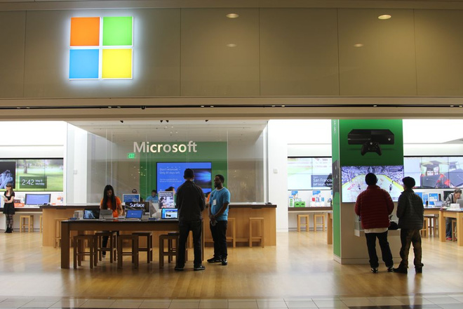 store-cua-microsoft-long-lay-giong-het-apple-store-chi-co-dieu-la-khong-co-khach (1)