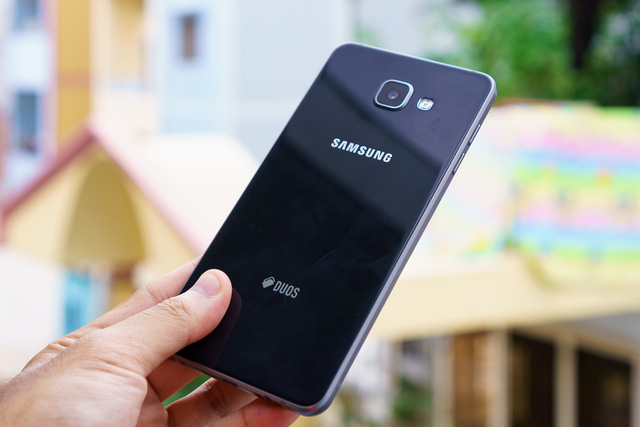 Thị trường smartphone tầm trung có “cú hích mới”