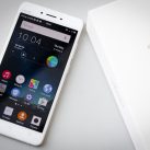 Mở hộp smartphone Android RAM 4 GB giá 7,5 triệu đồng