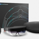 Kính thực tế ảo HoloLens đến tay người mua, giá 3.000 USD