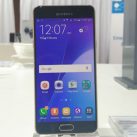 Samsung Galaxy A5 (2016) so găng với iPhone SE