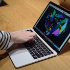MacBook Pro hỗ trợ Touch Bar cho đặt mua tại Việt Nam